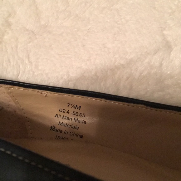 NWOT Navy blue heels with buckle - Picture 8 of 8